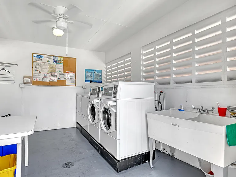 2747 Dudley Dr E #D — Photo 30