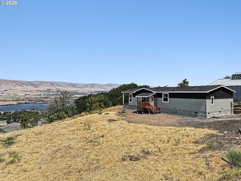 3 bed, 1600 sqft, $2,400 — Photo 2