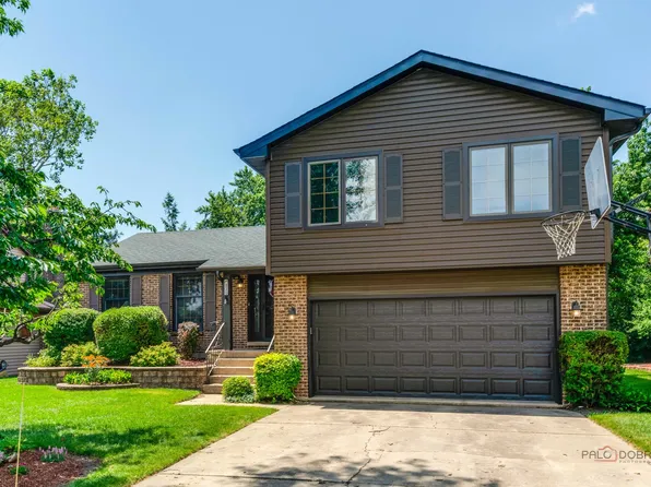 820 Long Meadow Dr, Schaumburg, IL 60193