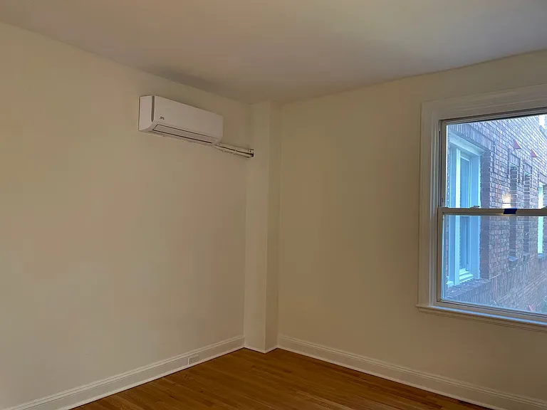 Guilford Apartments — Photo 41