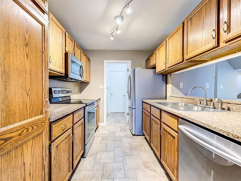 1745 Blue Oak Dr — Photo 31