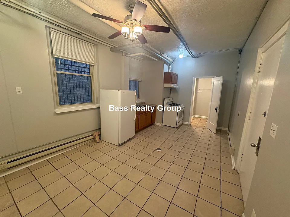 1339 W Greenleaf Ave #G5