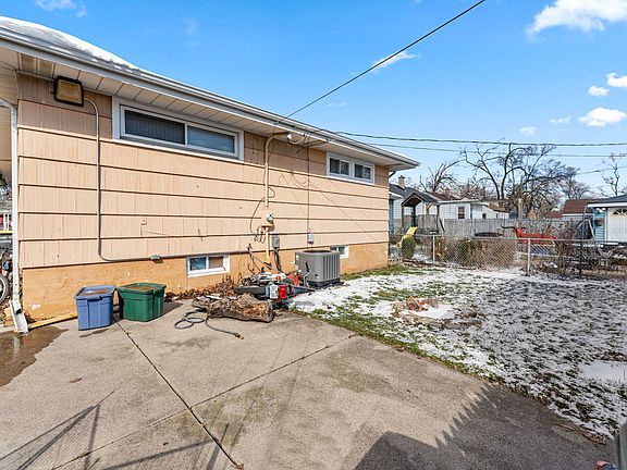 4th image of 17831 Community St