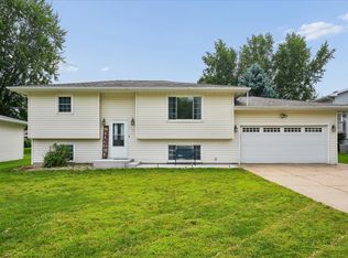 608 2nd Ave NW, Farley, IA 52046