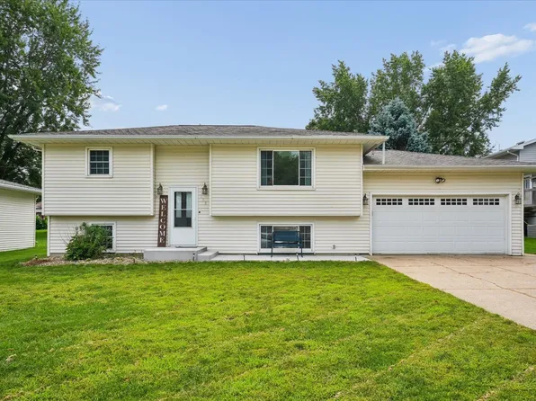608 2nd Ave NW, Farley, IA 52046