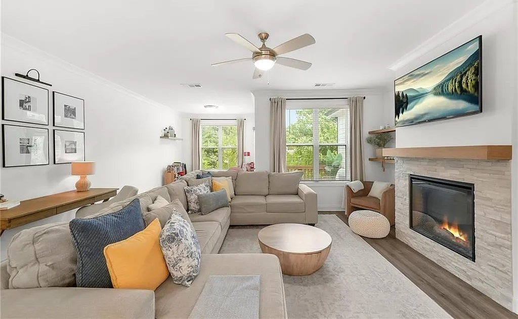 3 bed, 3.5 bath, 1732 sqft, $2,950 — Photo 3