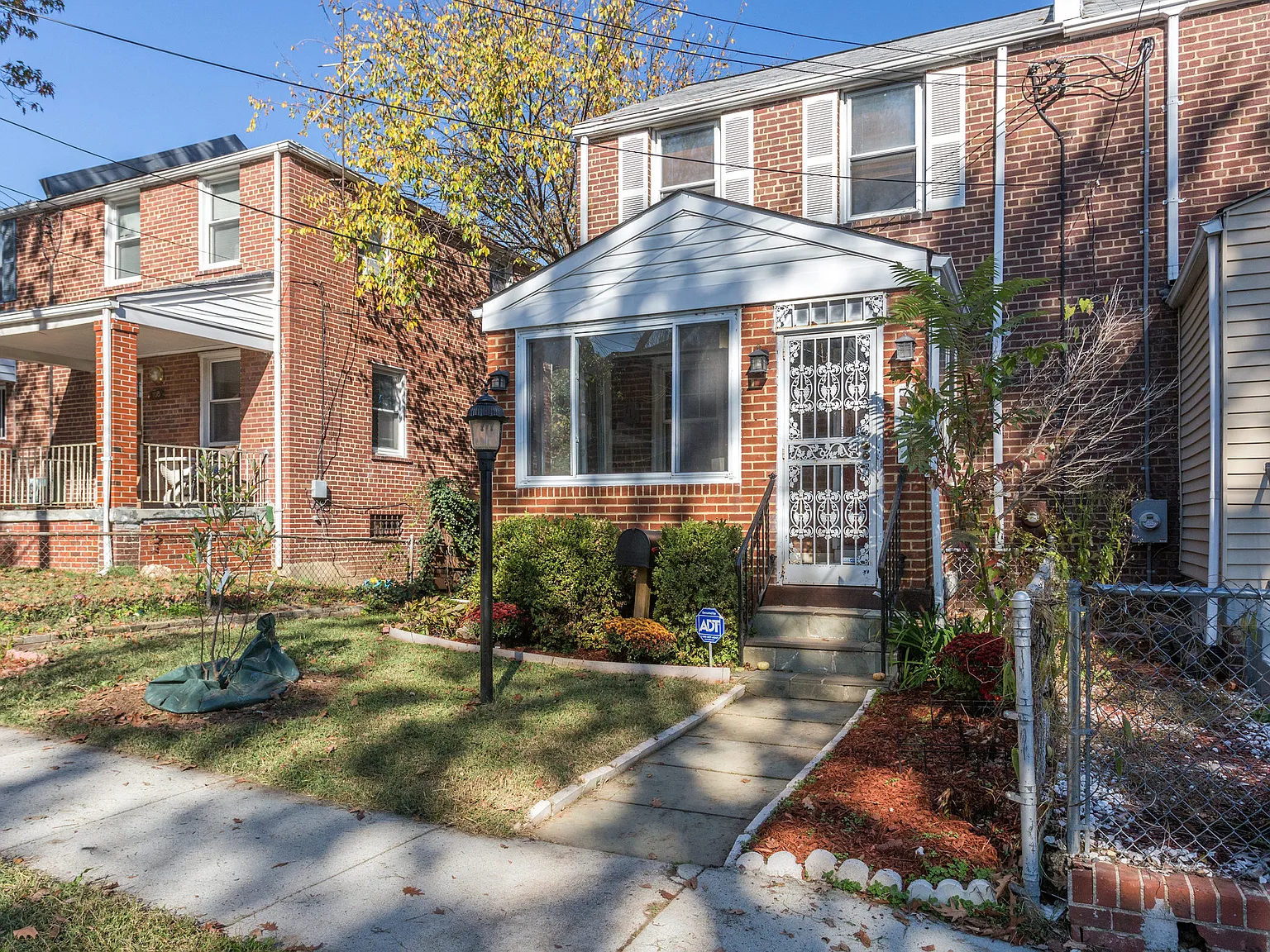 712 Farragut Pl NE photo 1