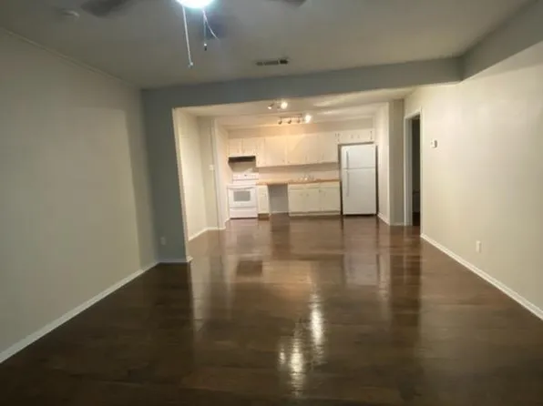 719 San Antonio St APT 8, Pleasanton, TX 78064