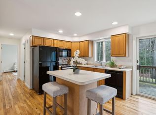 157 Longwoods Rd, Falmouth, ME 04105