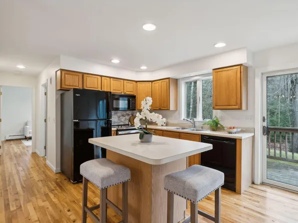 157 Longwoods Road, Falmouth, ME 04105