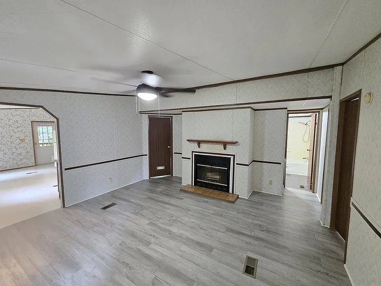 310 Old Horton Rd S #E — Photo 6