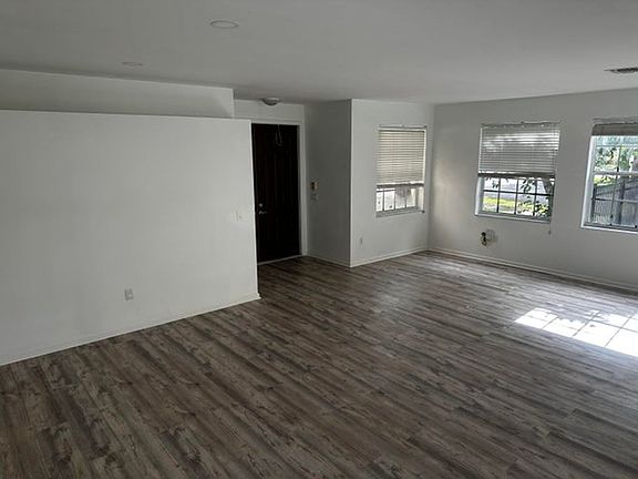 3rd image of 9754 Scribner Ln