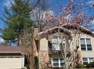 1013 Hollybend Dr, Ballwin, MO 63021