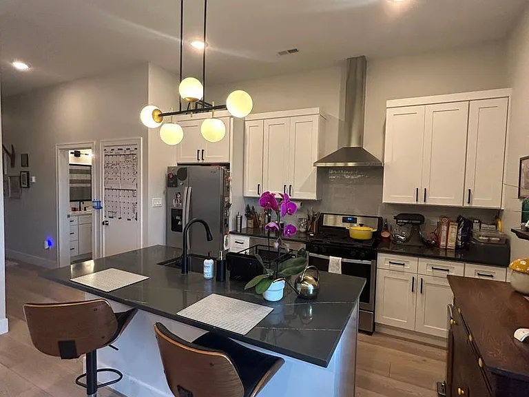 1214 W Carmen Ave #203 — Photo 6