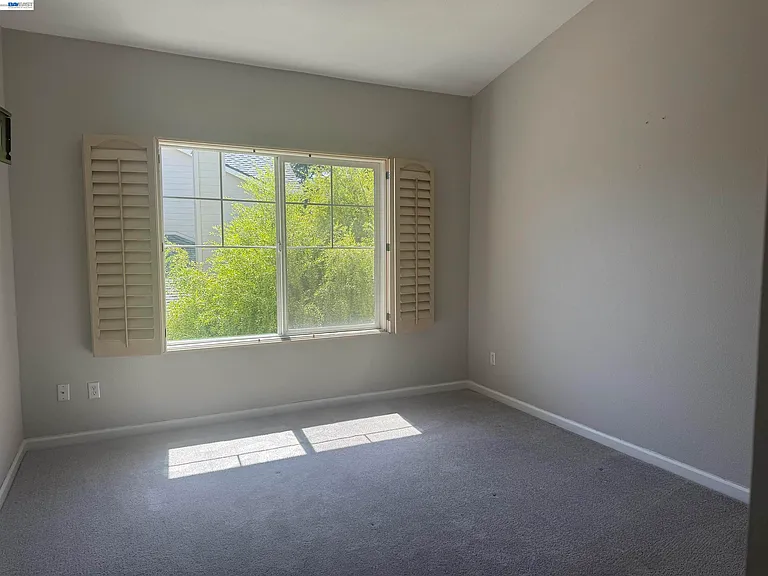 3162 Golden Crest Cmn #3 — Photo 18