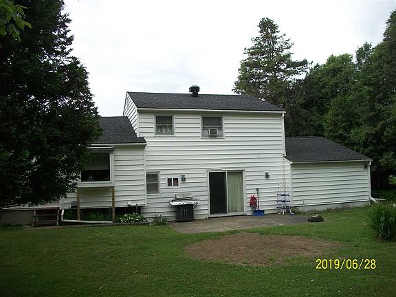 4th image of 30 Hillcrest Dr