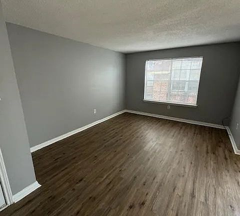 3rd image of 4419 Woodland Dr