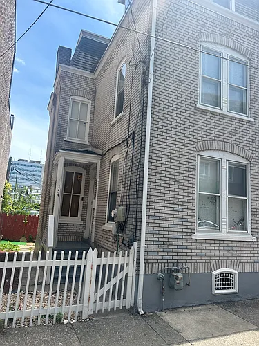 454 W Turner St Photo 1