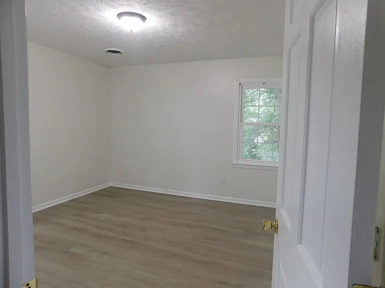 1302 Dunbar Dr — Photo 15