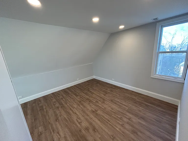 1049 W Roscoe St #3 — Photo 5