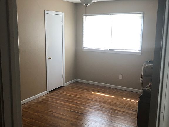 5th image of 930 N College St