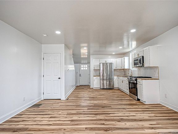 5th image of 242 Dickens St