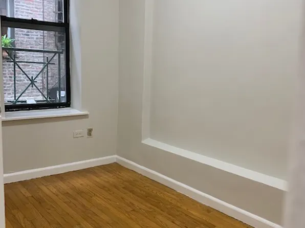 226 Thompson Street image 2 of 8