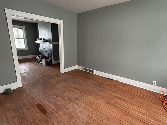 3rd image of 3307 Garbett St