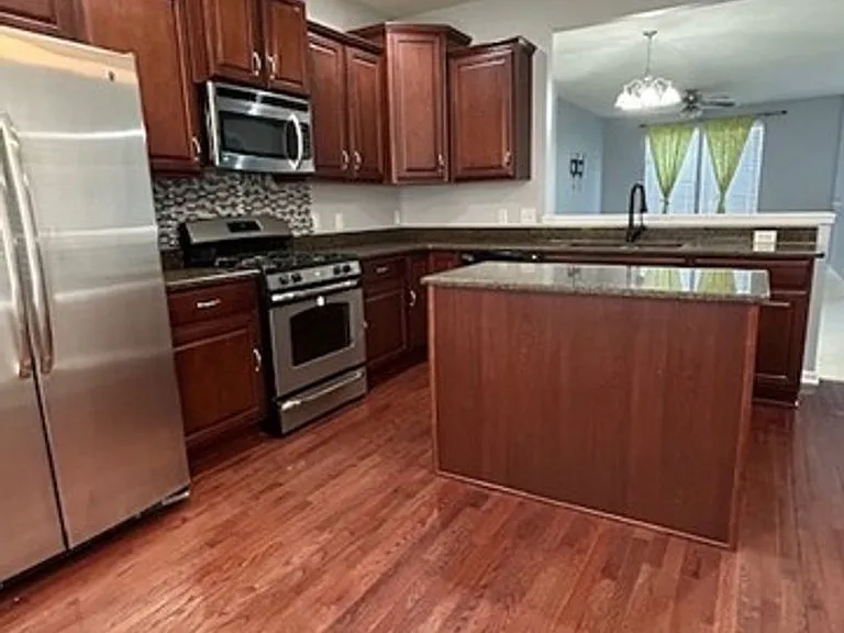 304 Kelsey Dr — Photo 7