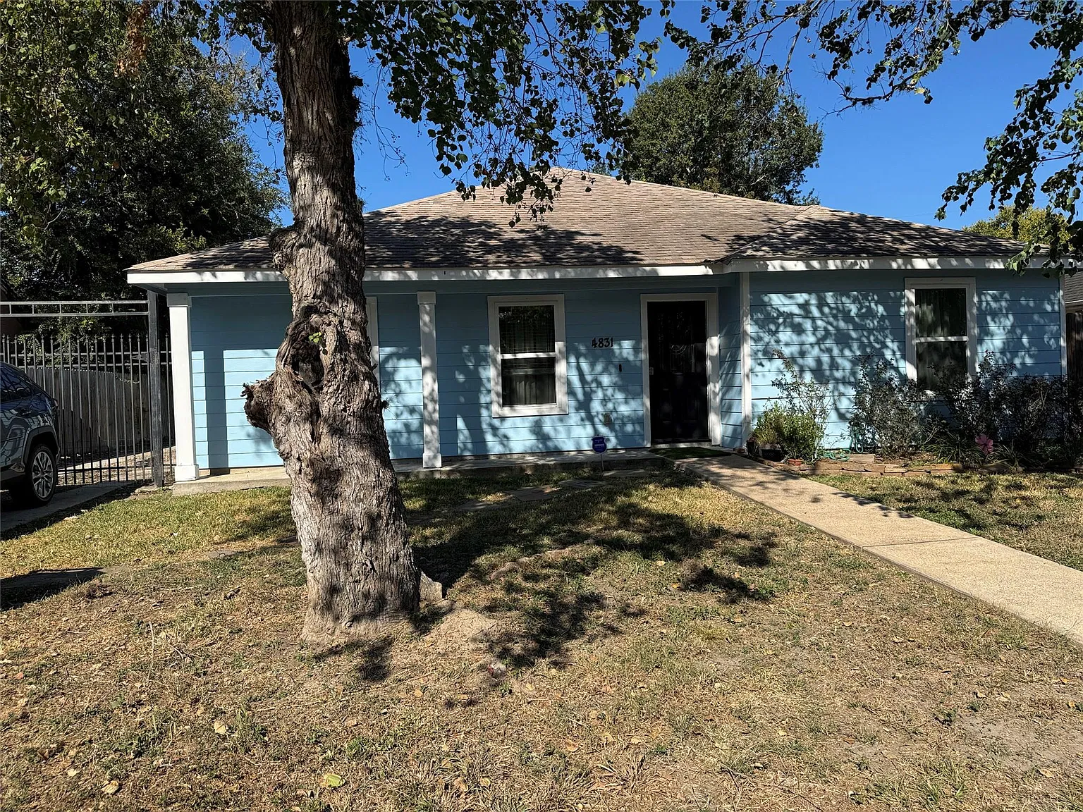 3 bed, 2.0 bath, 1768 sqft, $2,000 — Photo 2