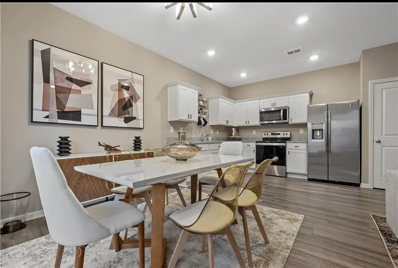 4 bed, 2.5 bath, 2376 sqft, $2,200 — Photo 1