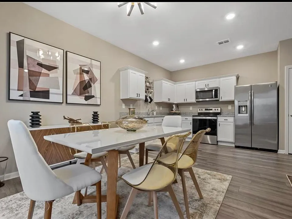 40 Ray Dr