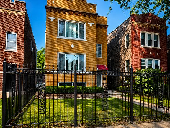 2nd image of 1747 N Luna Ave