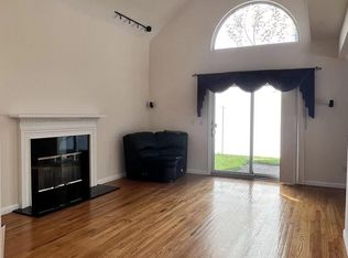 308 Raff Ave, Carle Place, NY 11514