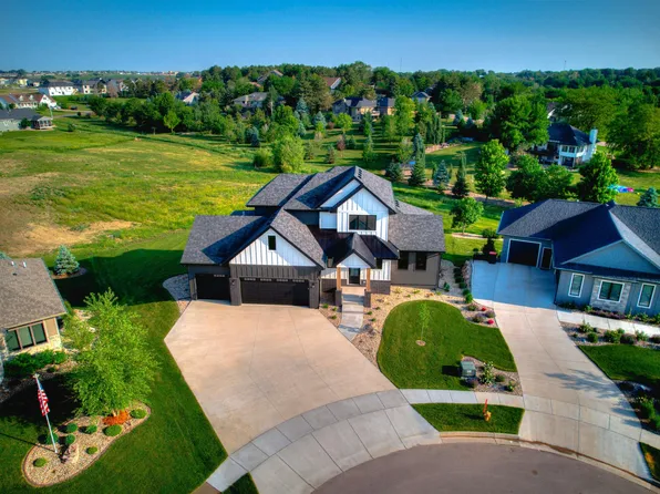 209 N Harvest Hill Cir, Sioux Falls, SD 57110