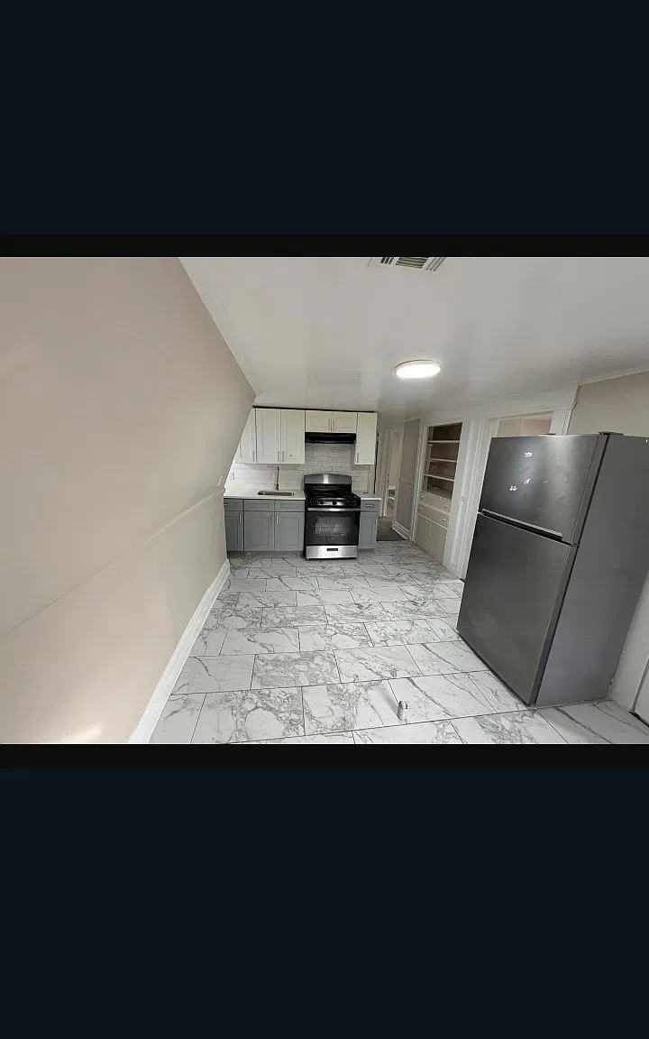 3 bed, $2,050 — Photo 1