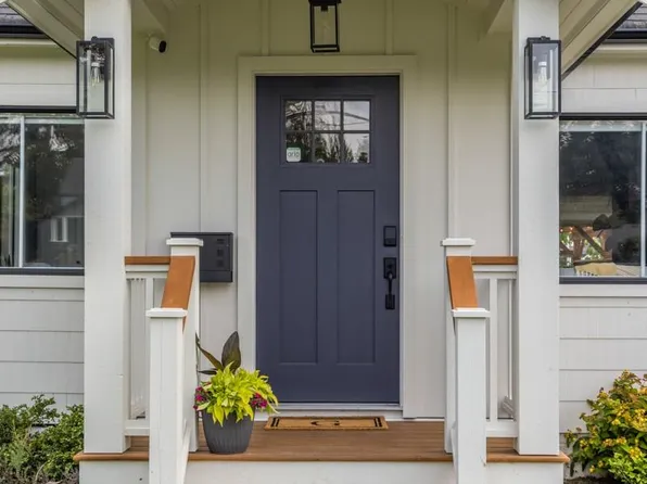 489 Grafton St, Esquimalt, BC V9A 6S4