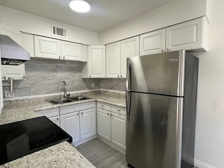 2121 Oceanus Ln — Photo 1