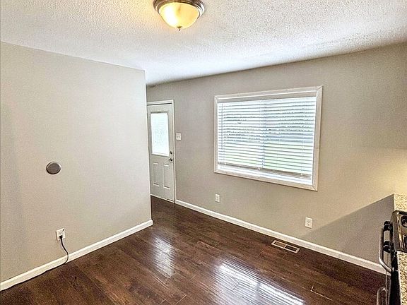 4th image of 2821 Sugar Tree Ln