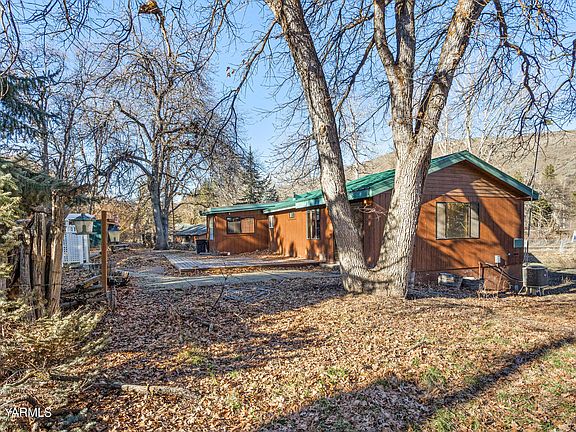 2nd image of 121 Tampico Park Rd