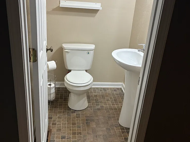 1143 N Turner Ave — Photo 10