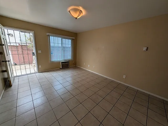 2 bed, 1.5 bath, 800 sqft, $1,950 — Photo 2