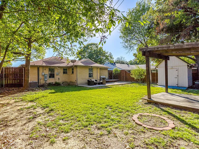 626 Sherwood Dr — Photo 13