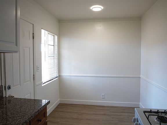 3rd image of 13330 Victory Blvd APT B