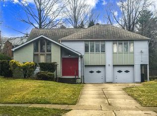 2656 Edgehill Rd, Cleveland Heights, OH 44106