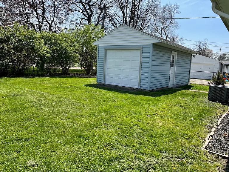 N Greenbriar Rd — Photo 11