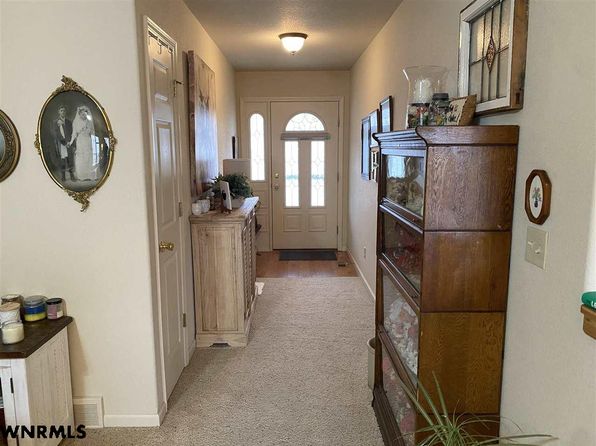 4 Stoney Creek Dr, Scottsbluff, NE 69361