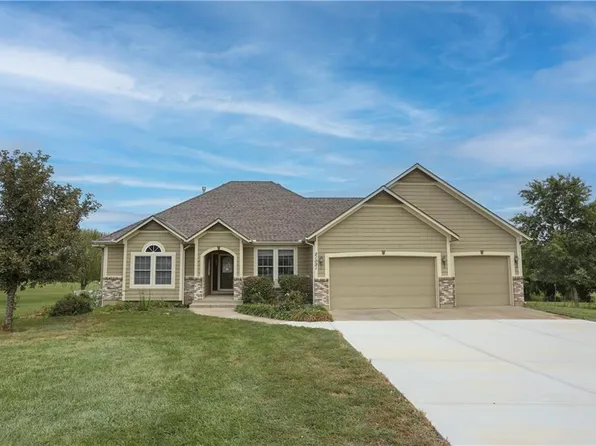 21021 Oak Dr, Belton, MO 64012