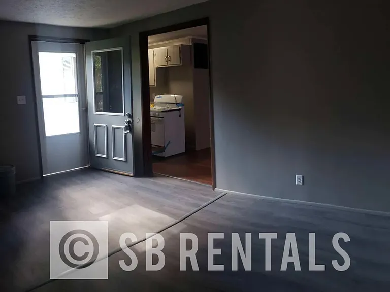 1532 E Donald St — Photo 2