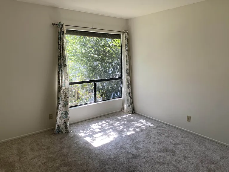 405 Golden West Ave — Photo 9
